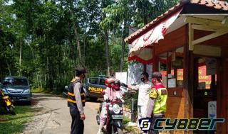 Kapolsek Kiara Pedes Purwakarta Himbau Masyarakat Tetap Gunakan Protokol Kesehatan Meski Hadapi News Normal